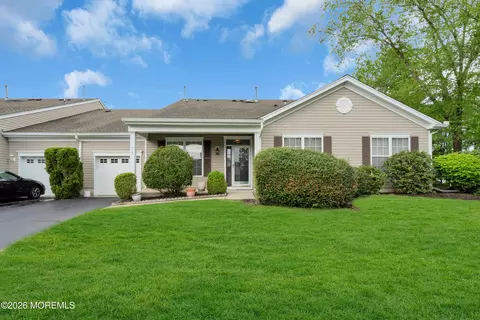 419 Spring Meadow Dr, Lakewood, NJ 08701