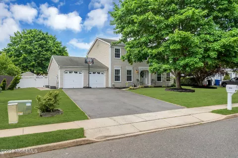 1044 Evelyn Dr, Toms River, NJ 08753
