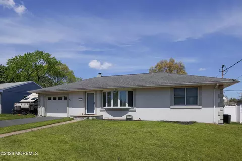 530 E Woodland Ave, Toms River, NJ 08753