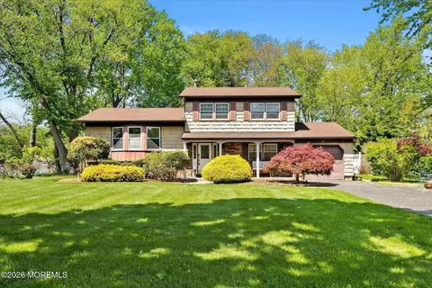 88 Stratford Dr, Manalapan, NJ 07726