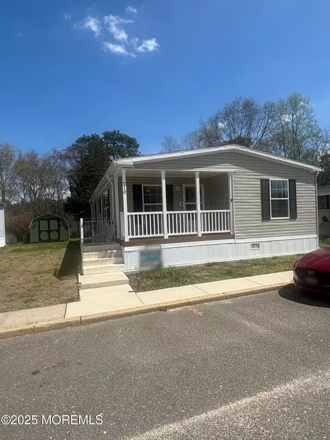 710 7th St, Jackson, NJ 08527