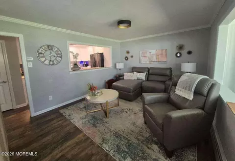4 D Pine St, Toms River, NJ 08757