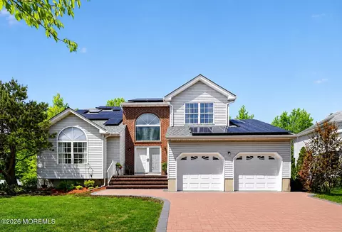 28 Glynn Ct, Parlin, NJ 08859