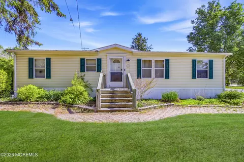 1 Circle Dr, Manchester, NJ 08759