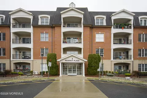 319 Regency Pl #319, Woodbridge, NJ 07095