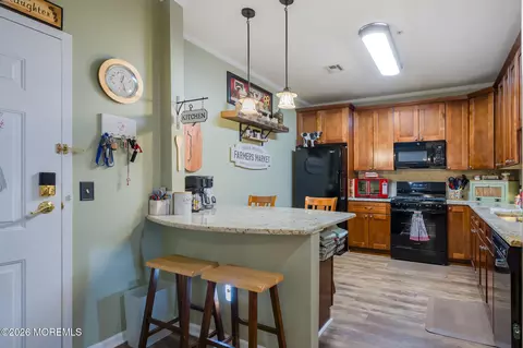 319 Regency Pl #319, Woodbridge, NJ 07095