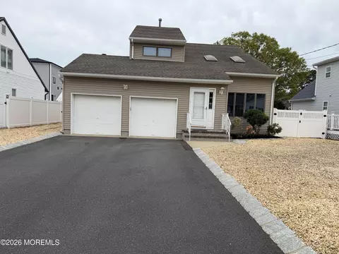 7 Crowder Dr, Toms River, NJ 08753