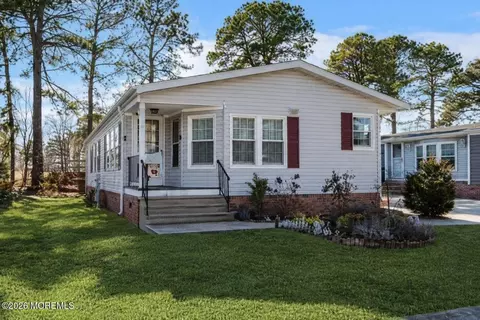 114 Briarwood Ct, Whiting, NJ 08759