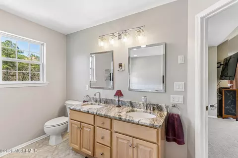 Bath - 4 Alyssa Rose Ln, Jackson, NJ 08527 photo 5 of 6