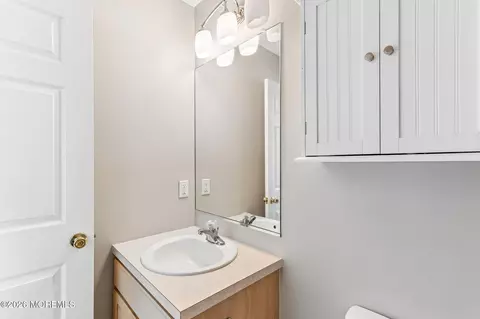 Bath - 4 Alyssa Rose Ln, Jackson, NJ 08527 photo 2 of 6