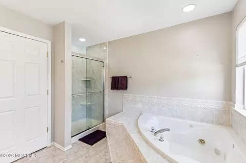 Bath - 4 Alyssa Rose Ln, Jackson, NJ 08527 photo 4 of 6