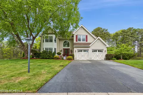 10 Dori Ln, Barnegat, NJ 08005