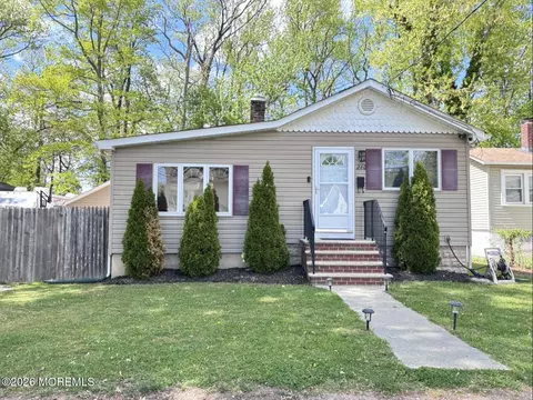 260 Greenwood Dr, Keyport, NJ 07735