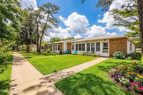 43 Cambridge Cir #F, Manchester, NJ 08759