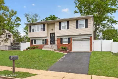 618 Illinois Ave, Brick, NJ 08724