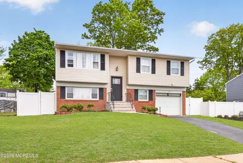 618 Illinois Ave, Brick, NJ 08724