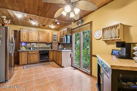 Kitchen - 8 Hawaii Rd, Jackson, NJ 08527 photo 4 of 4