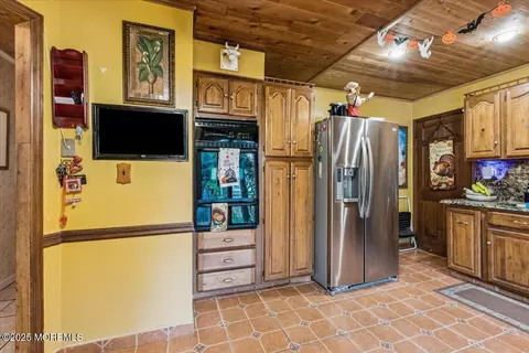Kitchen - 8 Hawaii Rd, Jackson, NJ 08527 photo 3 of 4