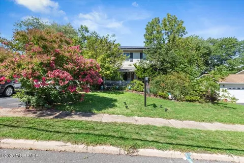 8 Hawaii Rd, Jackson, NJ 08527
