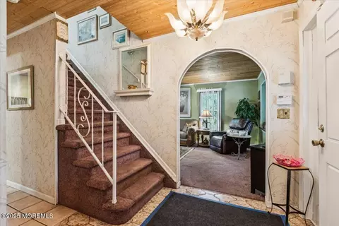 Entry Way - 8 Hawaii Rd, Jackson, NJ 08527 photo 3 of 4