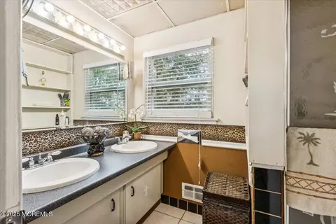 Bath - 8 Hawaii Rd, Jackson, NJ 08527 photo 3 of 3