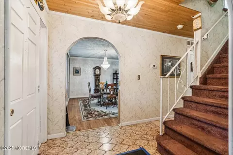 Entry Way - 8 Hawaii Rd, Jackson, NJ 08527 photo 2 of 4
