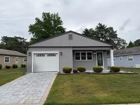 123 Torrey Pines Dr, Toms River, NJ 08757