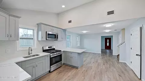 7 Wyckoff Mills Rd, Freehold, NJ 07728