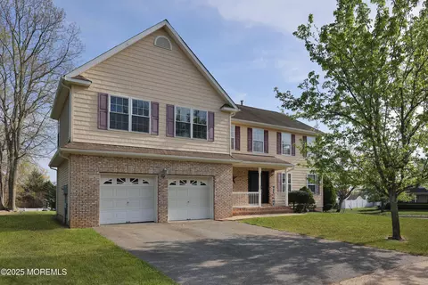 22 Roe Ln, Howell, NJ 07731