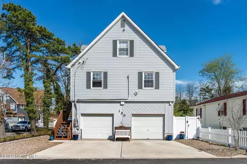 130 Bay Ave, Island Heights, NJ 08732