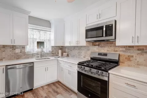 49 Trent Dr, Toms River, NJ 08757