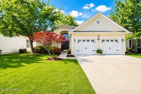 8 Crooked Stick Rd, Jackson, NJ 08527