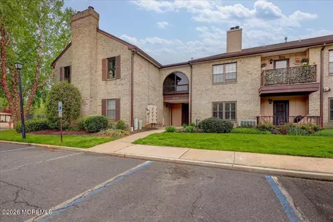 906 Wellington Pl, Matawan, NJ 07747