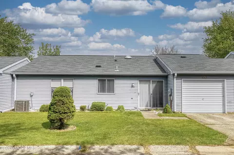 943 Liverpool Cir #B, Manchester, NJ 08759
