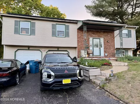 44 S Longview Rd, Howell, NJ 07731