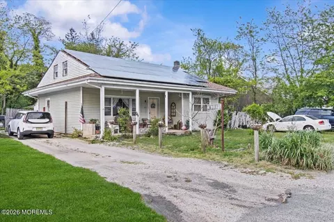 413 Main St, Bayville, NJ 08721