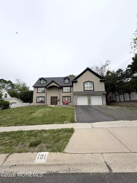 101 Oxford Ln, Matawan, NJ 07747