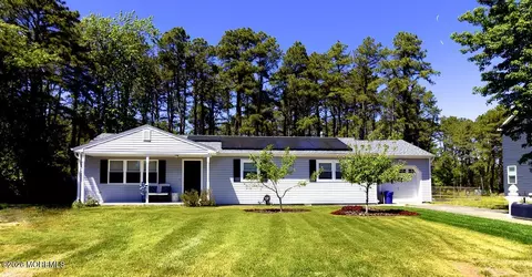 1233 Englemere Blvd, Toms River, NJ 08757
