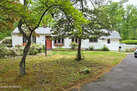 98 New Monmouth Rd, Middletown, NJ 07748