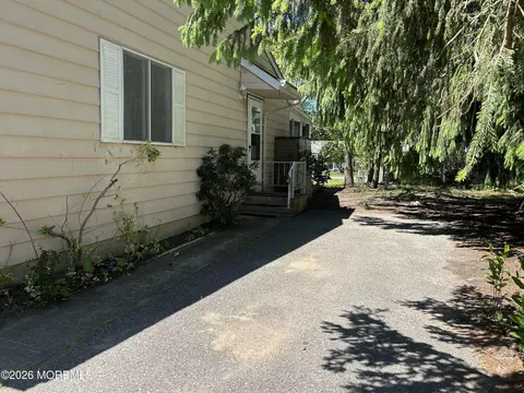 12 A California Dr, Whiting, NJ 08759