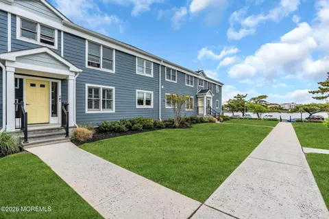 302 Deal Lake Dr #24, Asbury Park, NJ 07712