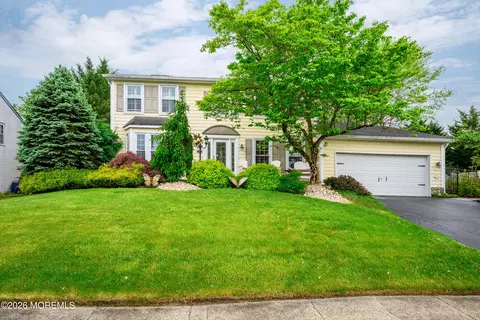 3 Heritage Dr, Howell, NJ 07731