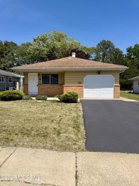 38 Grenada St, Berkeley, NJ 08721