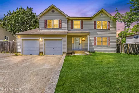 808 Anchor Ave, Beachwood, NJ 08722