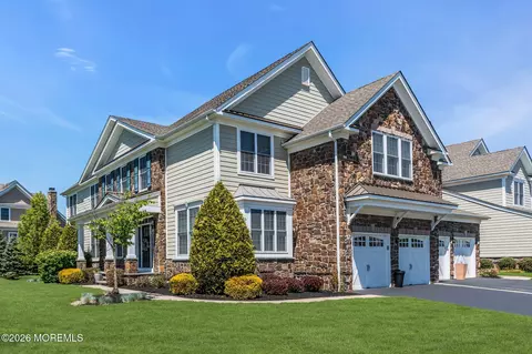 17 Spalding Dr #331, Holmdel, NJ 07733