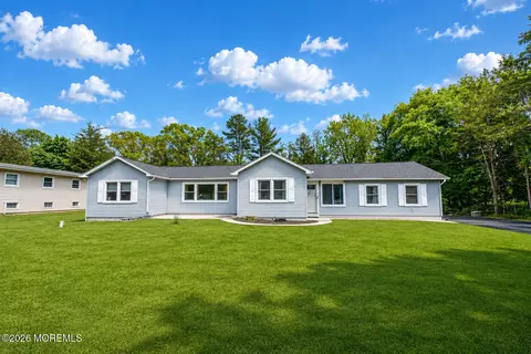 5 Riccis Dr, Jackson, NJ 08527