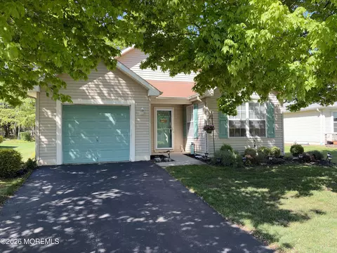 35 Meadows Ln, Whiting, NJ 08759