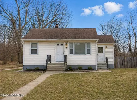 109 W 6th St, Howell, NJ 07731