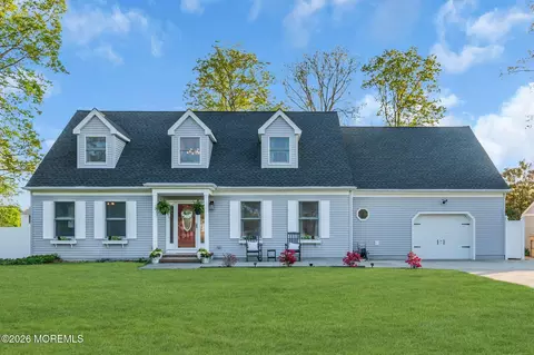65 Serpentine Dr, Bayville, NJ 08721