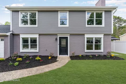389 Kildare Dr, Toms River, NJ 08753